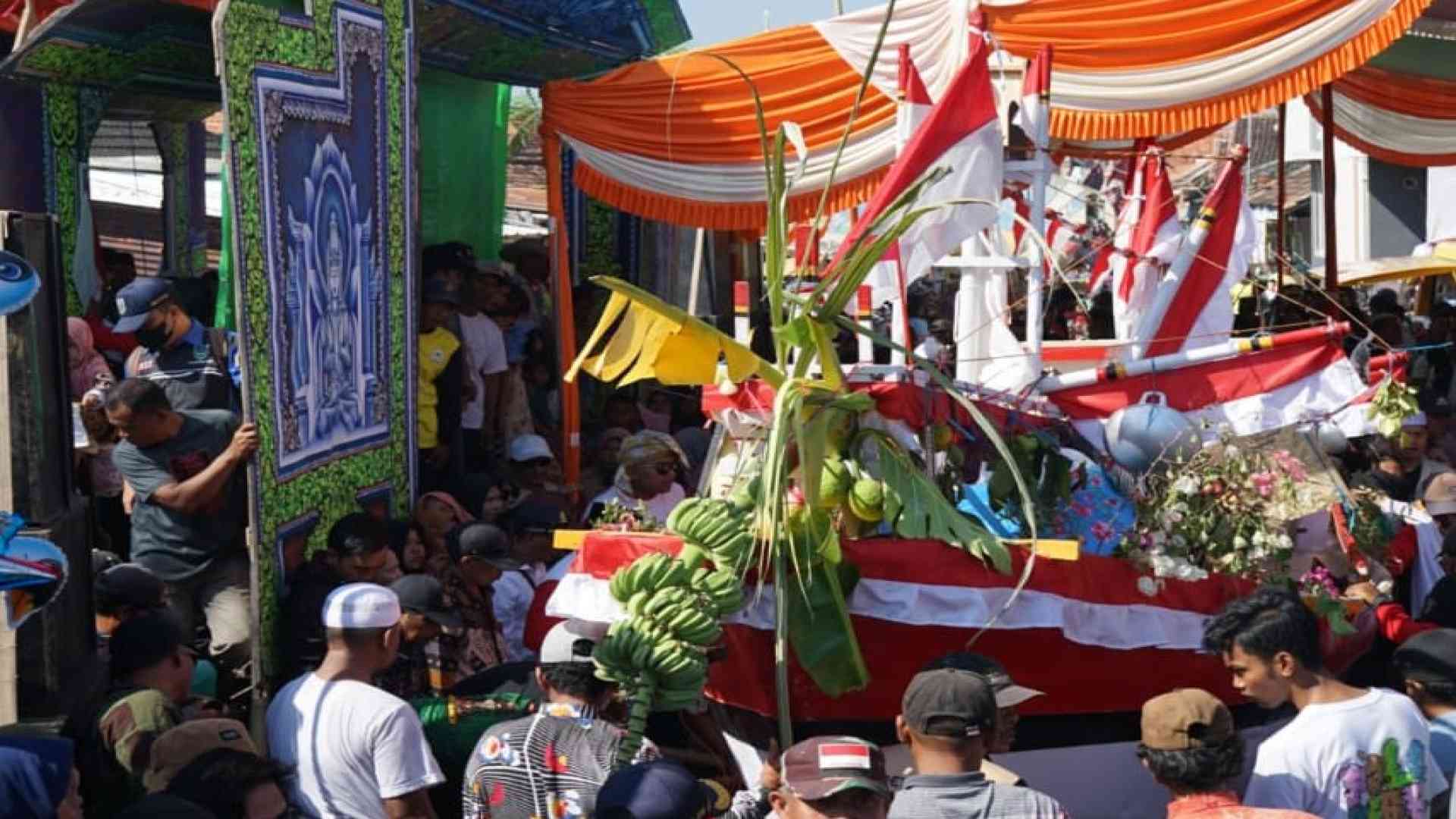 Lestarikan Budaya Leluhur, Warga Desa Kalibuntu Kab. Probolinggo Gelar Petik Laut