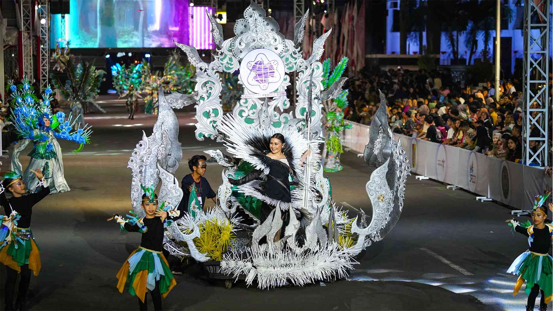 Acara Puncak Jember Fashion Carnaval 2023, Berhasil Memukau Para Pengunjung