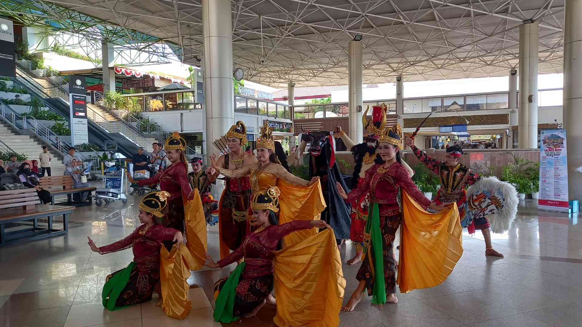 Kolaborasi Disbudpar Jatim dan Angkasa Pura I menampilkan Pesona Kota Batu