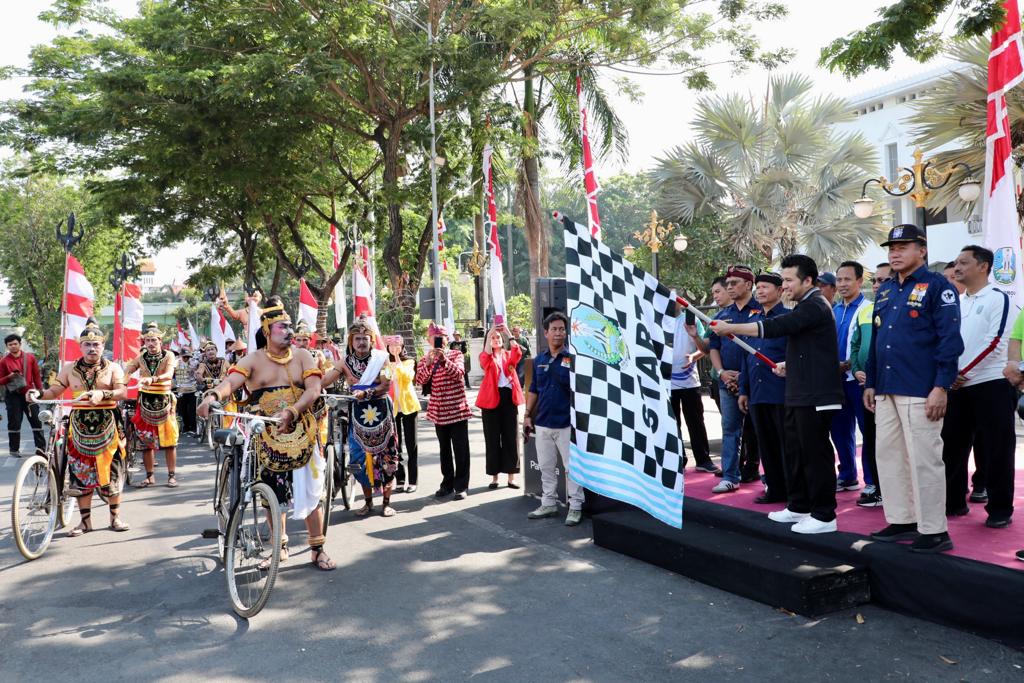 Lepas Kirab Budaya Laskar Gajah Mada, Wagub Emil Titipkan Salam Persaudaraan Dari Jatim Untuk